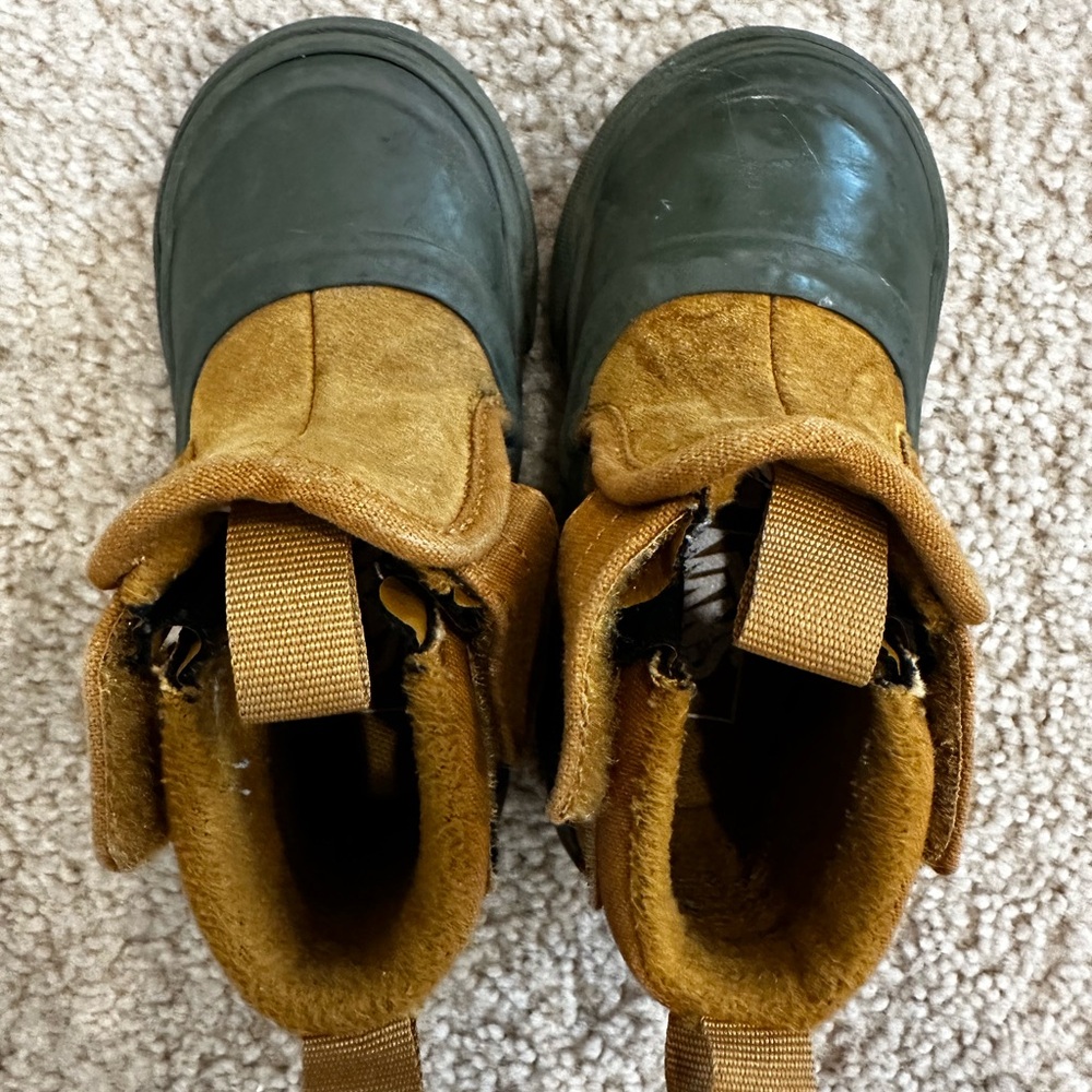 Vans Kids Tan and Green Boots